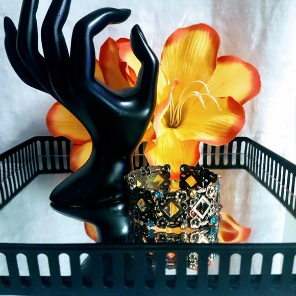 #J8 Floral Design Snap On Bracelet - Picture 6 of 8